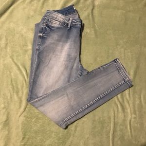 Woman’s blue skinny jeans